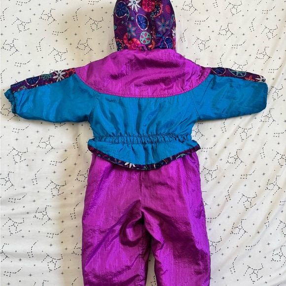 Vintage 80’s Basic Outlook ski snowsuit with unique floral design. - Picture 2 of 5